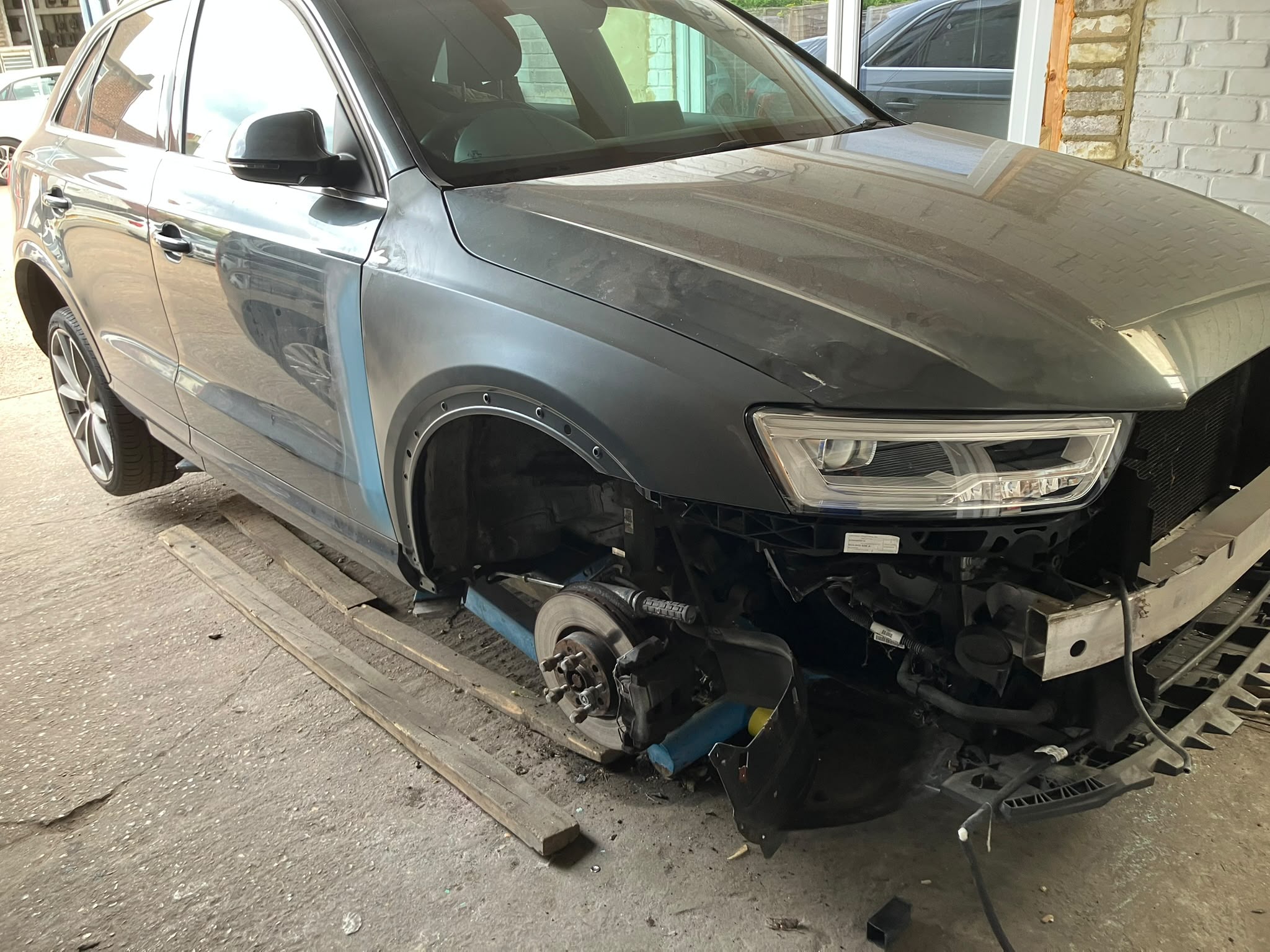 Vehicle bodywork and paint repair in the SP Vehicle Repairs workshop, image 22