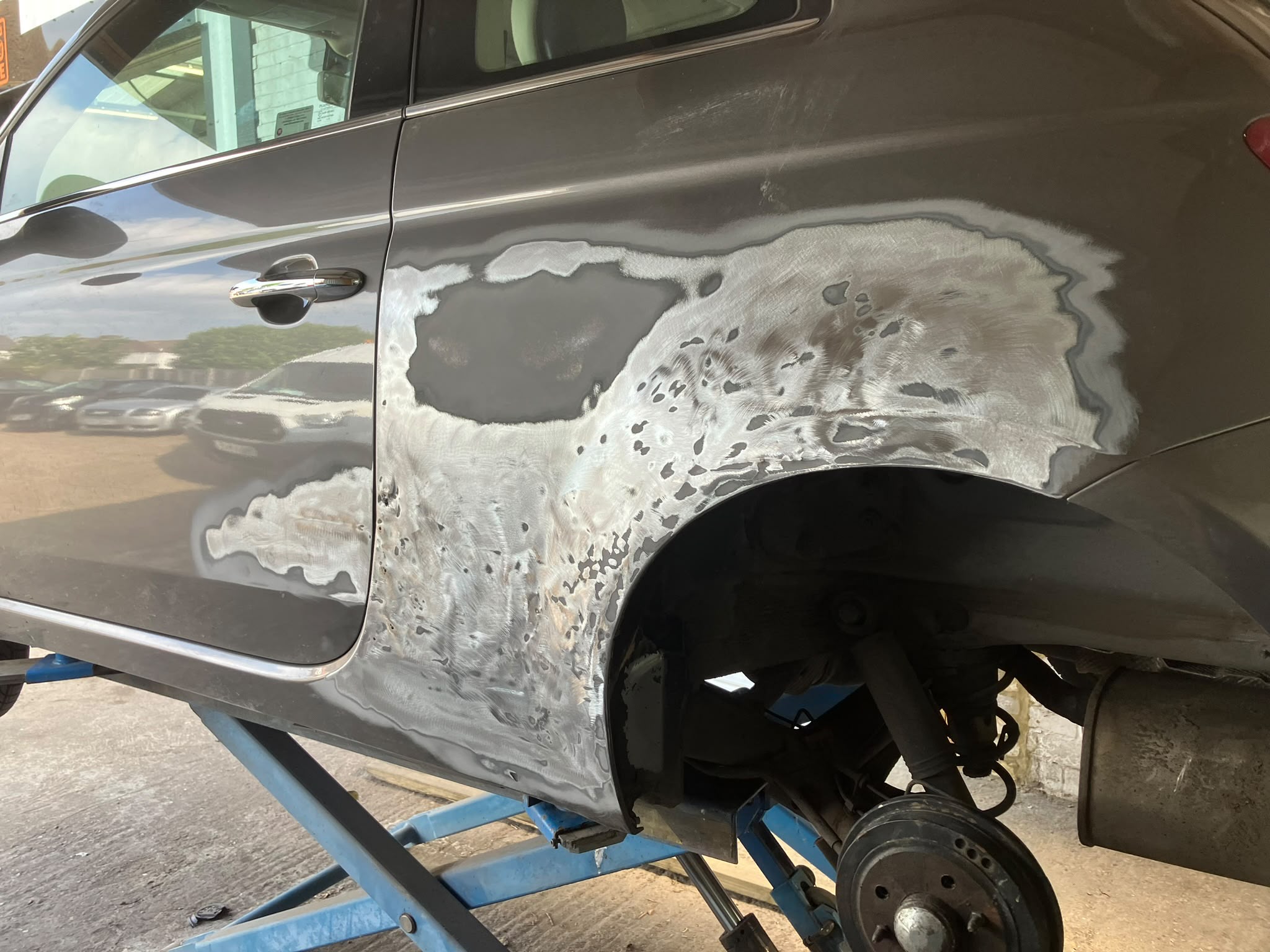Vehicle bodywork and paint repair in the SP Vehicle Repairs workshop, image 101