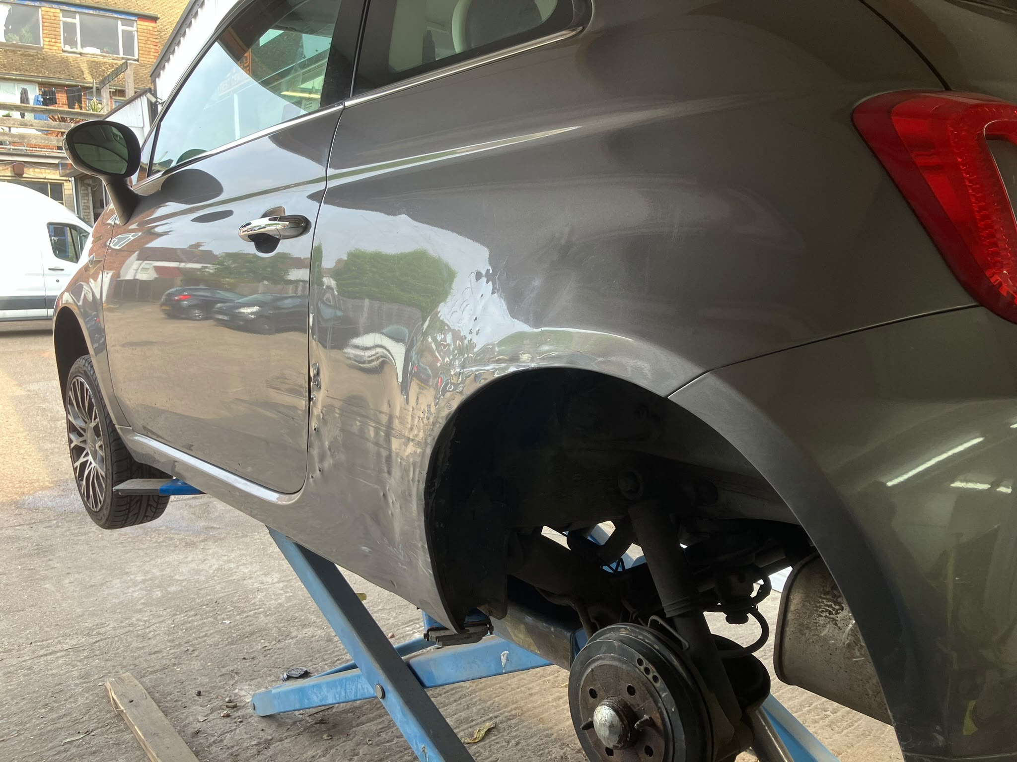 Vehicle bodywork and paint repair in the SP Vehicle Repairs workshop, image 103